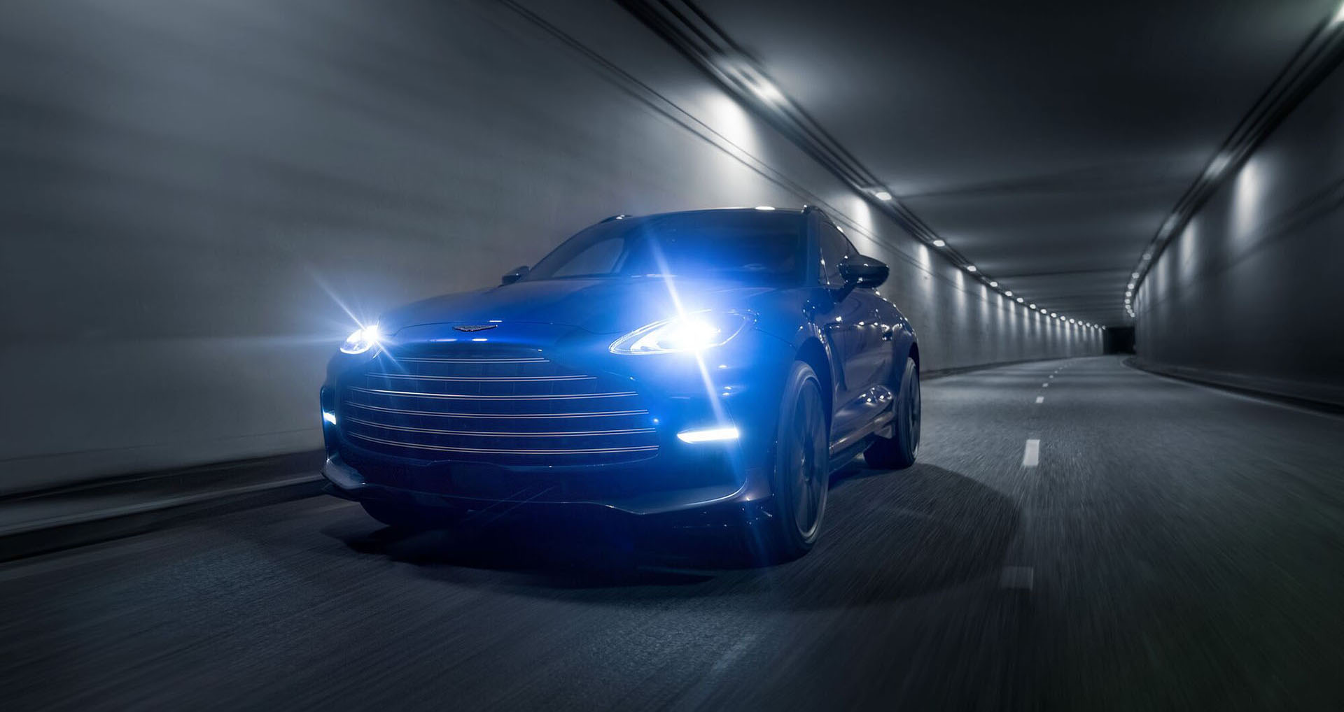 Aston Martin DBX707