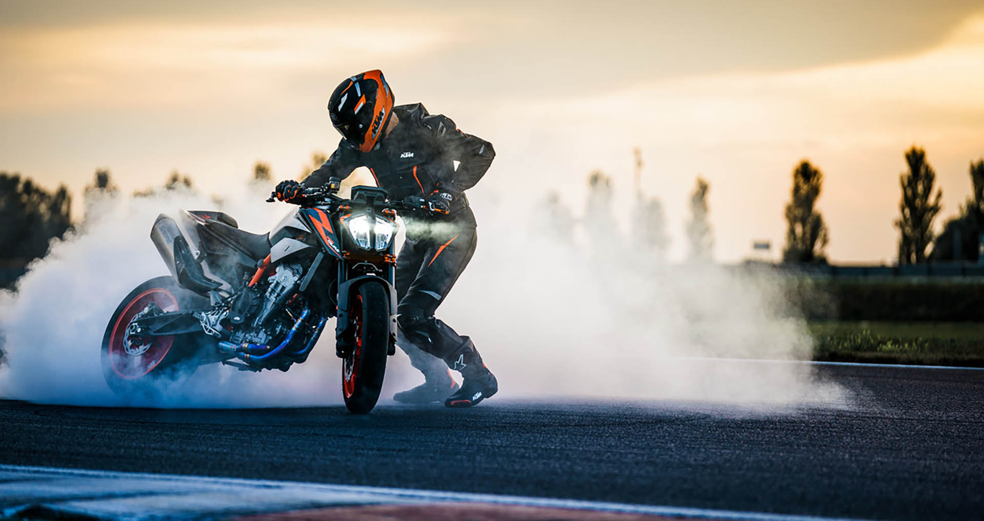 2022 KTM 890 Duke R