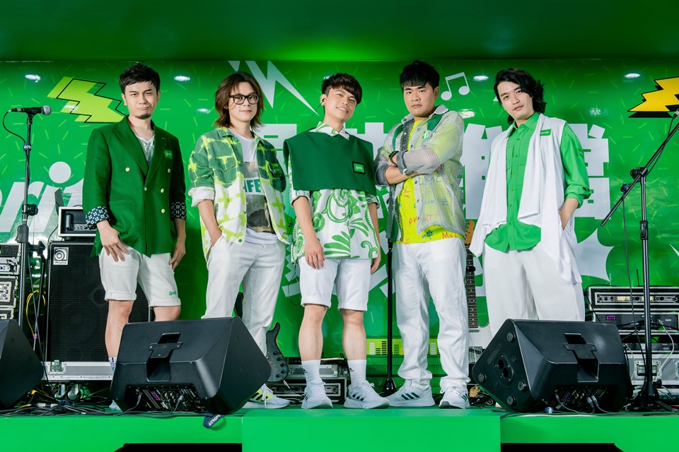 YouTuber界天團「七月半」合體為「雪碧酷爽音樂車」熱血演出 (可口可樂公司提供)