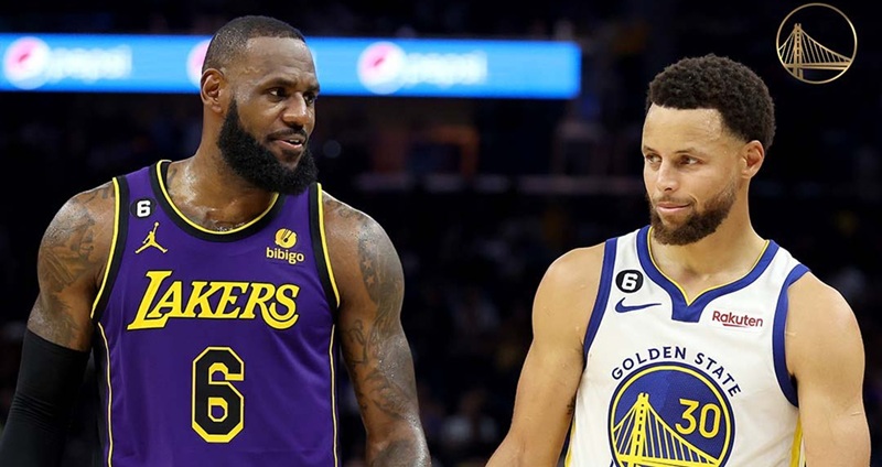 美國職業籃球聯賽(NBA)與國家籃球協會球員工會(NBPA)今日共同公布 2025-26 賽季上半季的官方銷售排行。金州勇士隊超級巨星 Stephen Curry 再度展現無與倫比的全球影響力,榮登全聯盟球衣銷售榜首;而洛杉磯湖人隊則在球隊商品銷售榜中蟬聯冠軍。