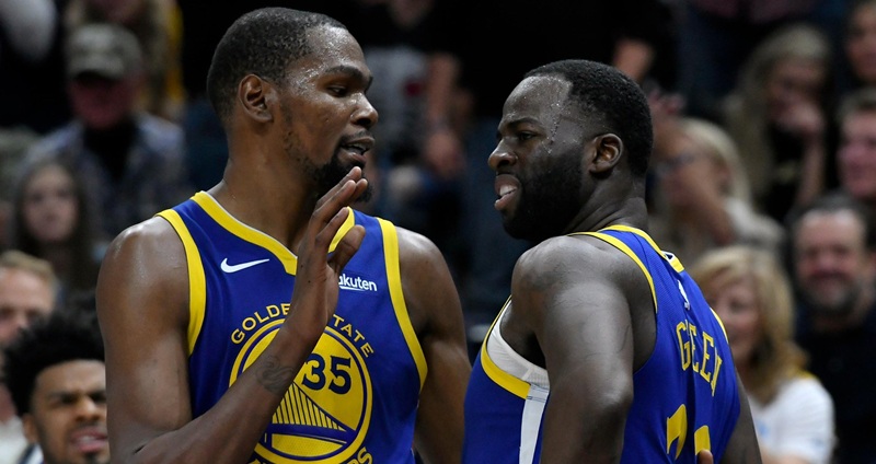 在今日的NBA例行賽中,金州勇士於主場以 118:107 擊敗鳳凰城太陽,結束兩連敗。Stephen Curry 攻下全場最高 28分,再度改寫生涯里程碑;但賽後焦點卻落在 Draymond Green 的一番「嗆聲言論」——他公開反駁前隊友 Kevin Durant,強調「沒有防守,永遠贏不了總冠軍」。