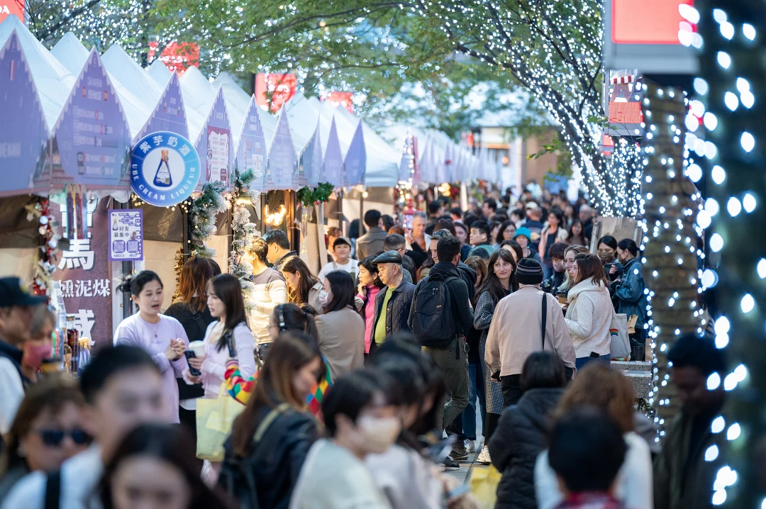 台北歐洲冬季嘉年華在延續歐洲聖誕節歡樂傳統的同時，進一步擴大規模與文化體驗，匯集超過 66 個歐洲攤位與文化攤位，並規劃雙舞台節目，帶來更豐富多元的冬季慶典體驗。