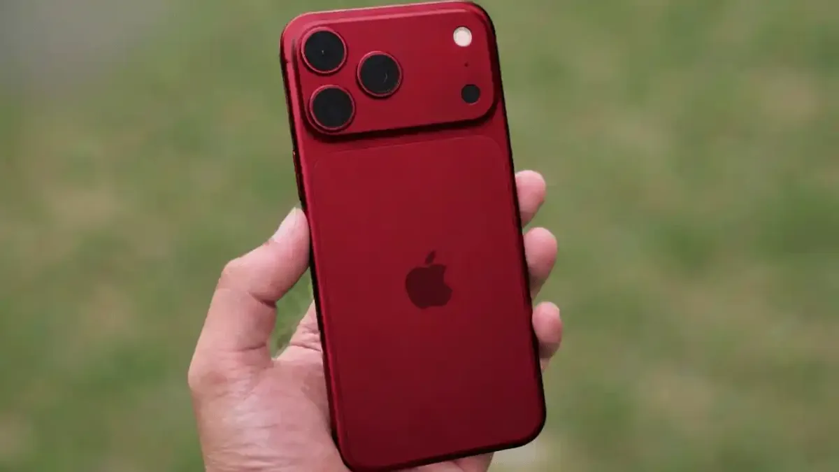 酒紅色/深紅色(deep red)有望成為 iPhone 18 Pro 的全新旗艦代表色